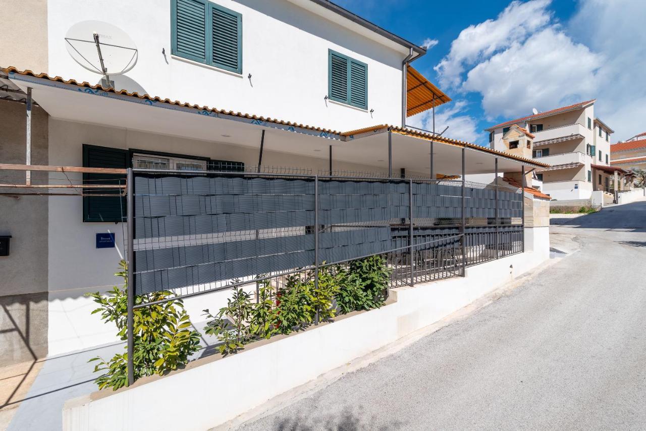 Apartment Radic-Perfect Location For Summer Activities Trogir Exterior foto